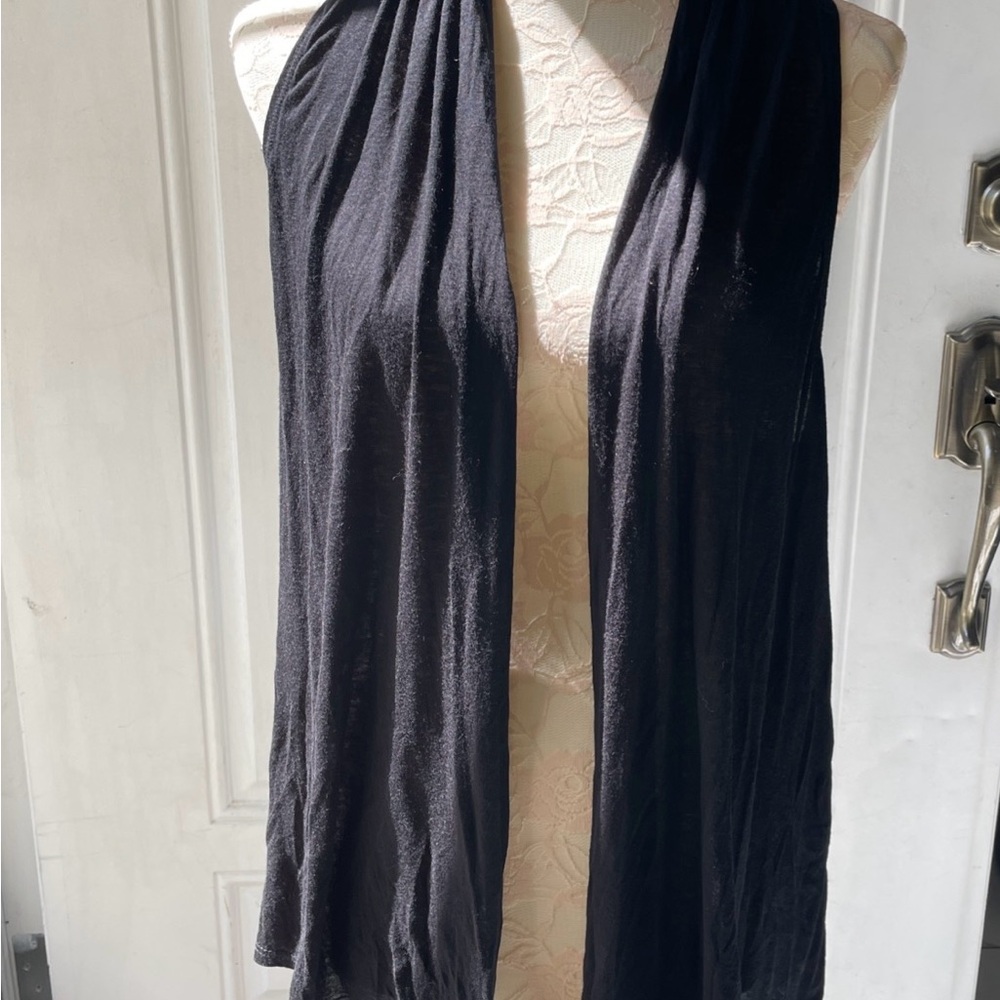 Studio Y Elegant Black sleeveless cardigan vest. Size: medium